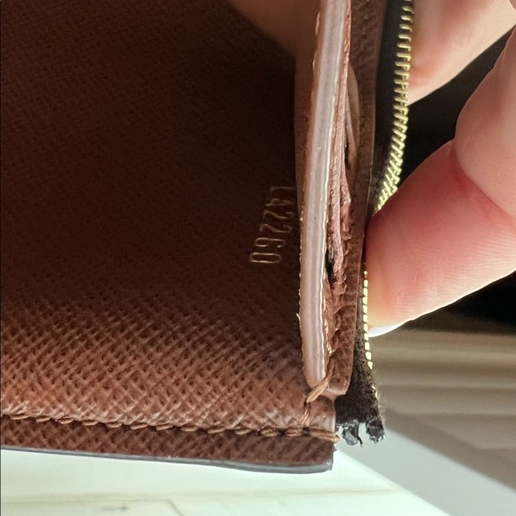 SOLD Authentic Louis Vuitton Victorine wallet - Picture 6 of 10